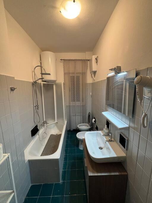 Netflix - Wi-Fi - “Fiume 19” - Apartment Trieste Bagian luar foto